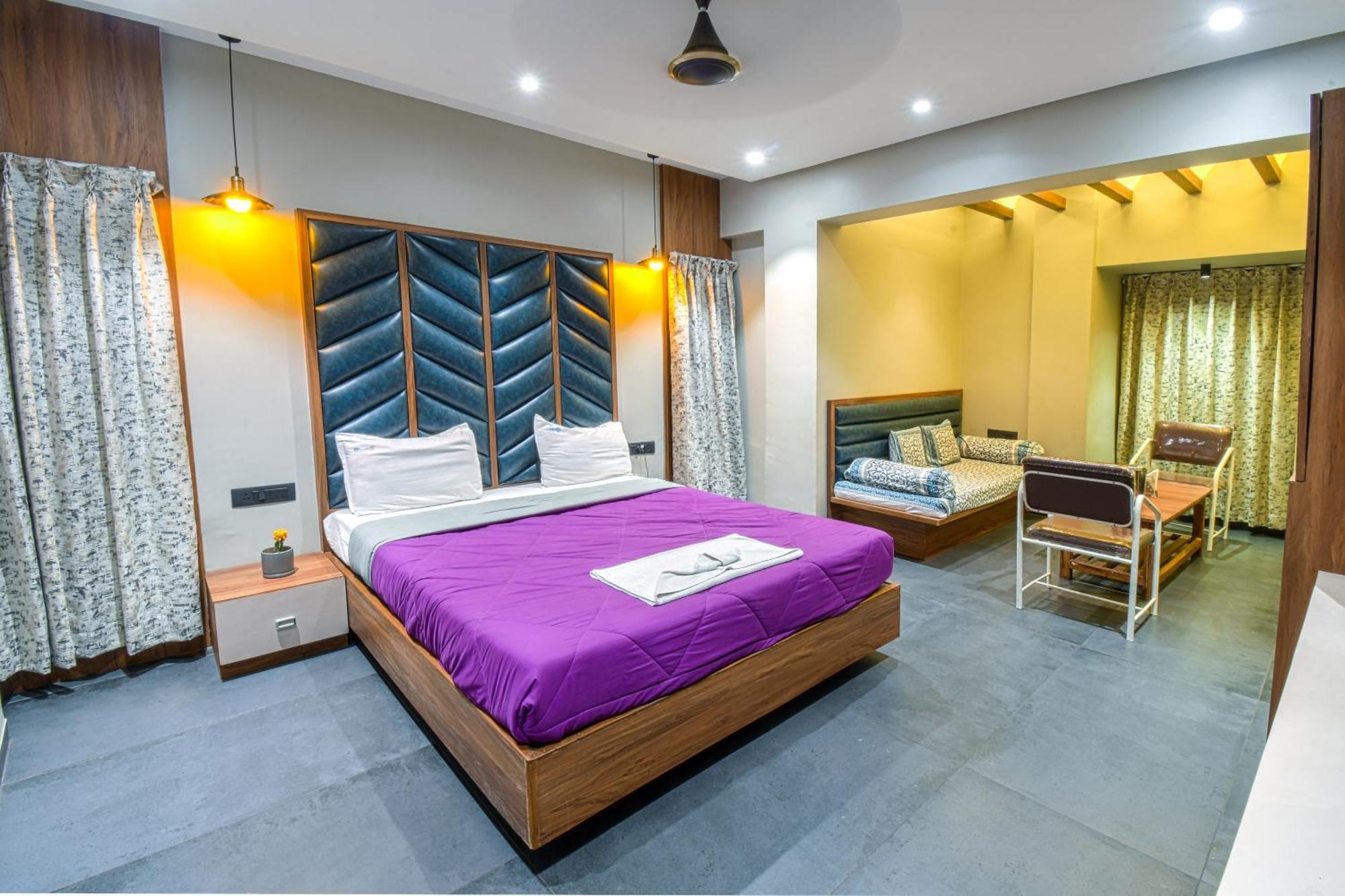 Hotel Vrindavan Deluxe Kolhapur Exterior foto