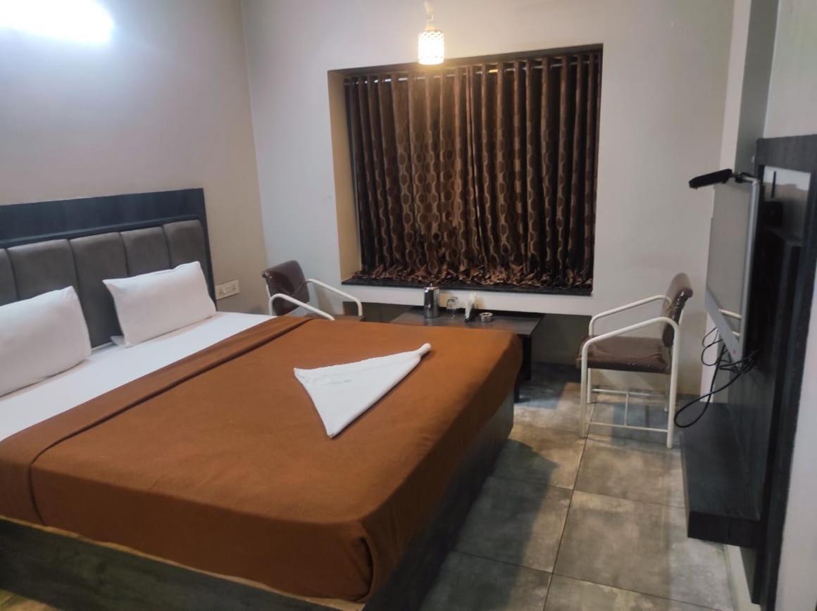 Hotel Vrindavan Deluxe Kolhapur Exterior foto