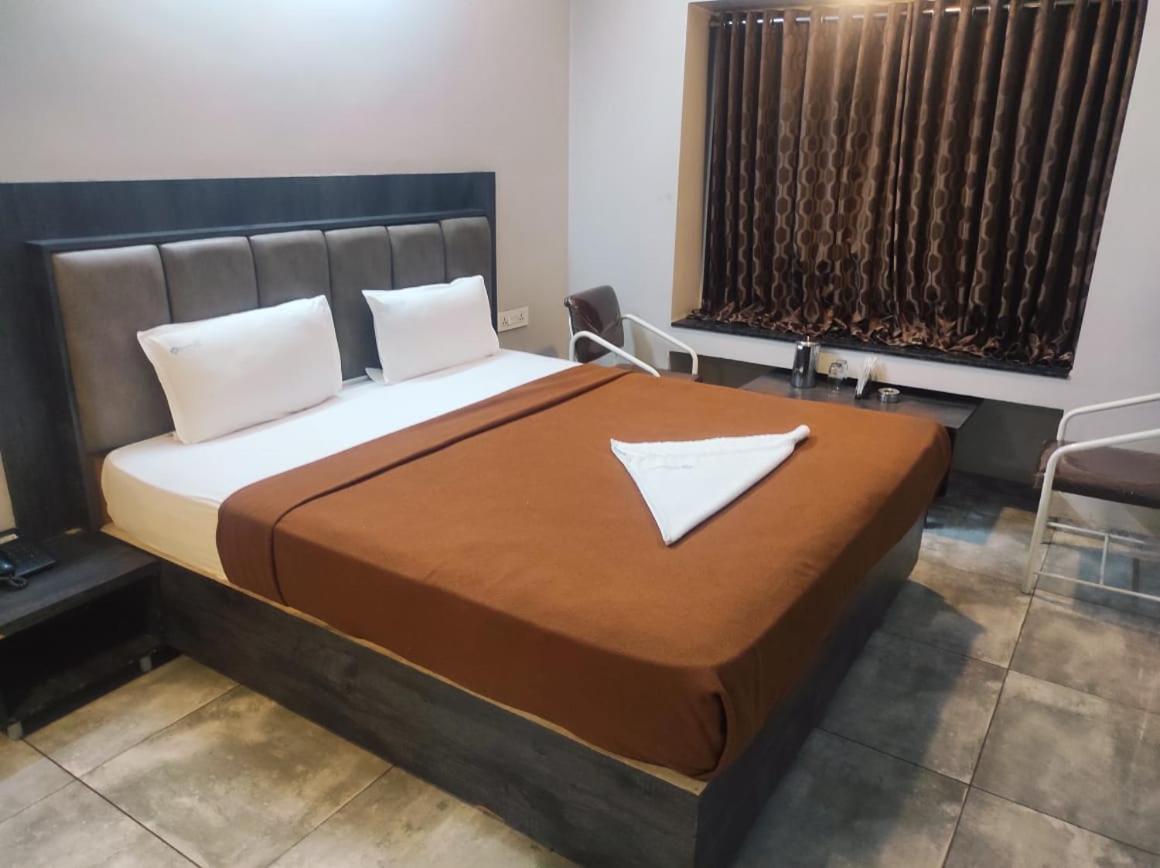Hotel Vrindavan Deluxe Kolhapur Exterior foto