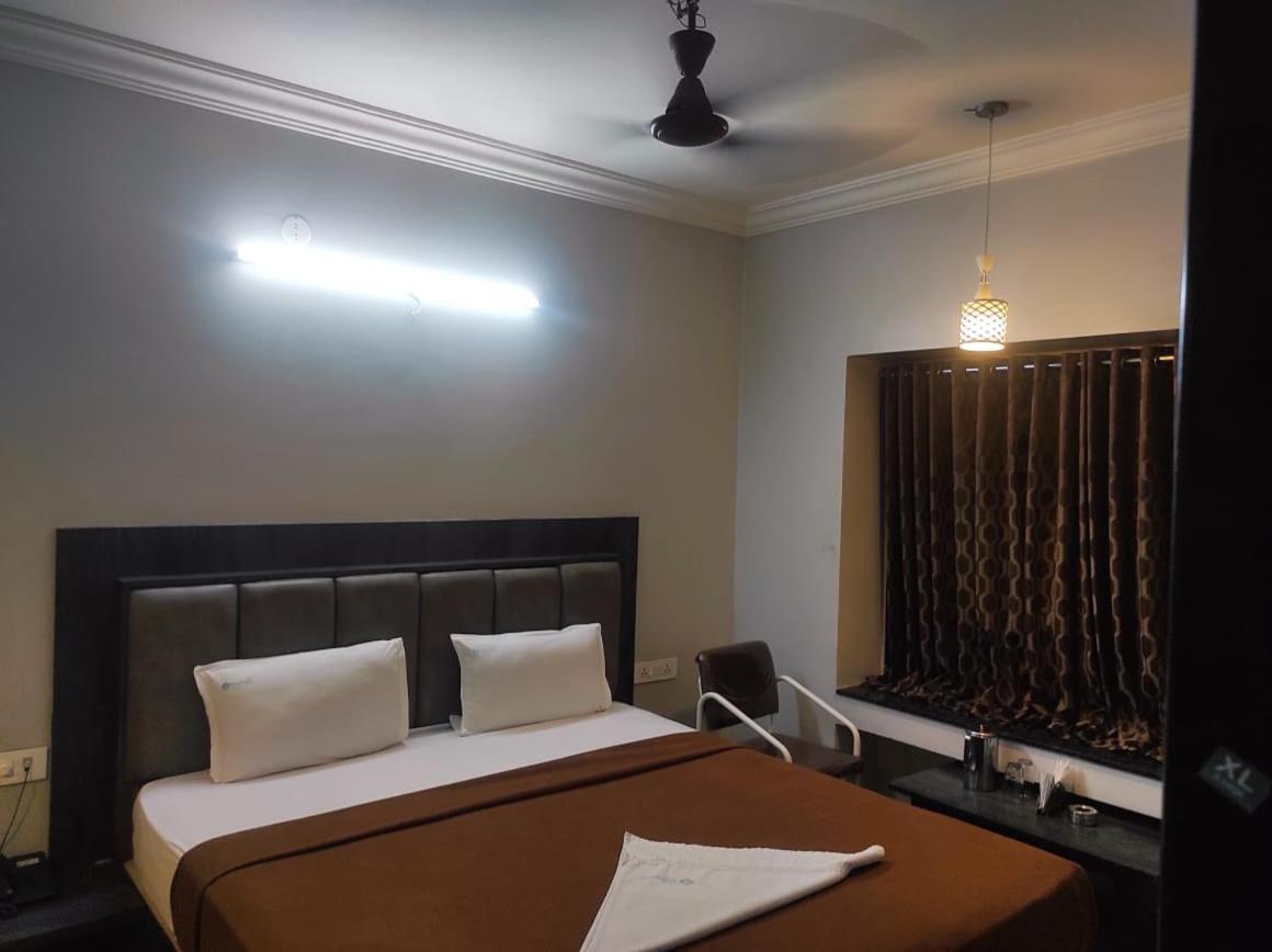 Hotel Vrindavan Deluxe Kolhapur Exterior foto