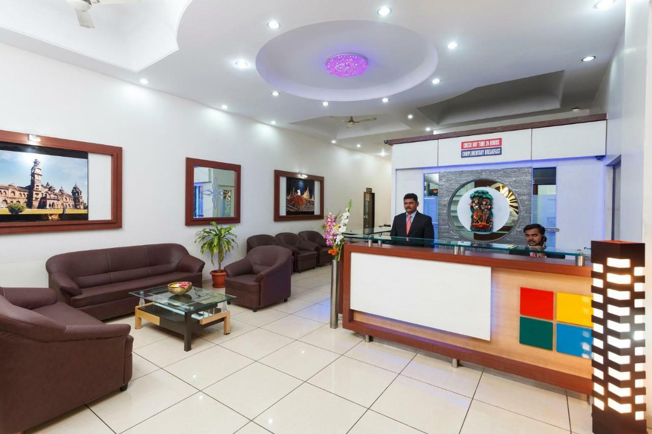 Hotel Vrindavan Deluxe Kolhapur Exterior foto