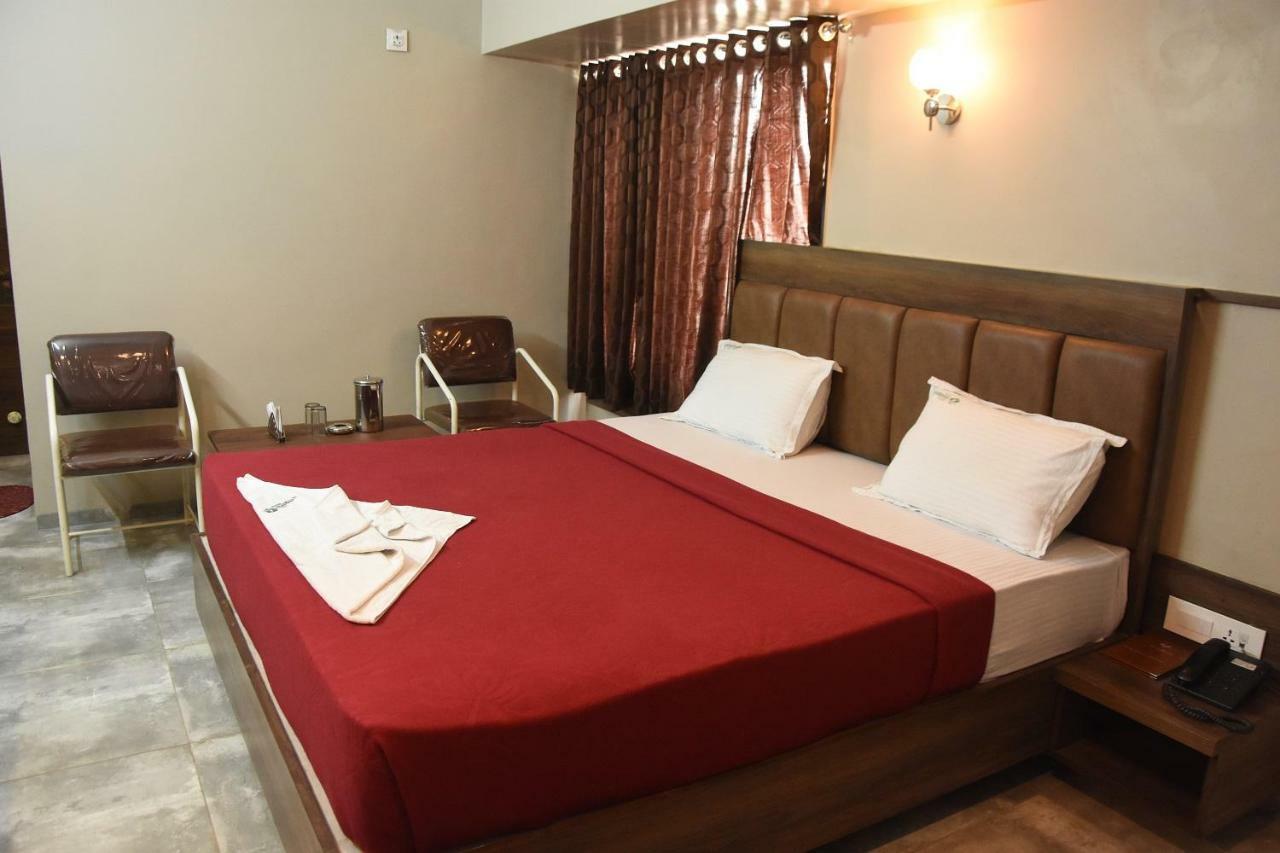Hotel Vrindavan Deluxe Kolhapur Exterior foto