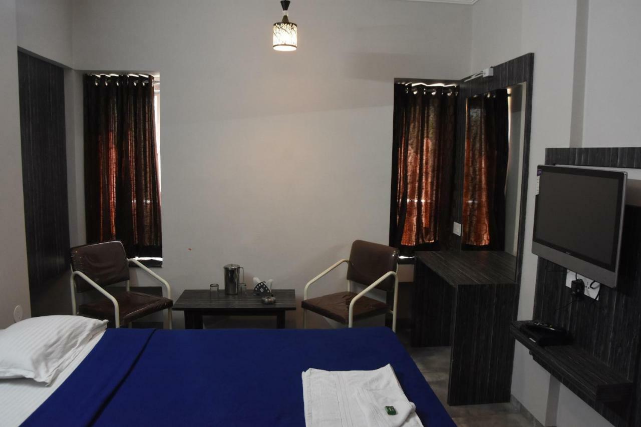 Hotel Vrindavan Deluxe Kolhapur Exterior foto