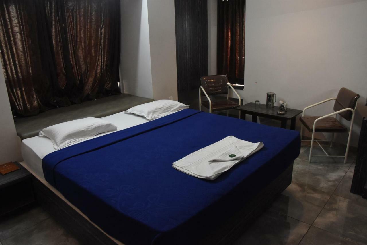 Hotel Vrindavan Deluxe Kolhapur Exterior foto