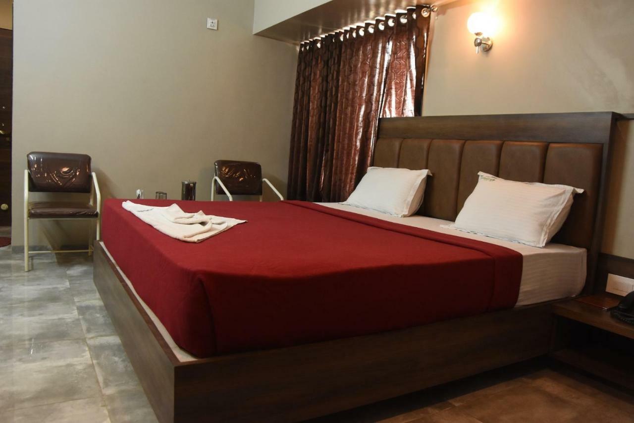 Hotel Vrindavan Deluxe Kolhapur Exterior foto