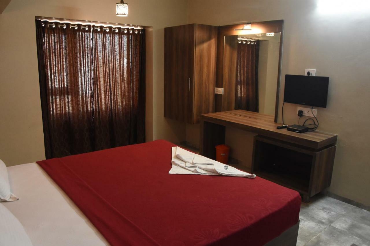 Hotel Vrindavan Deluxe Kolhapur Exterior foto